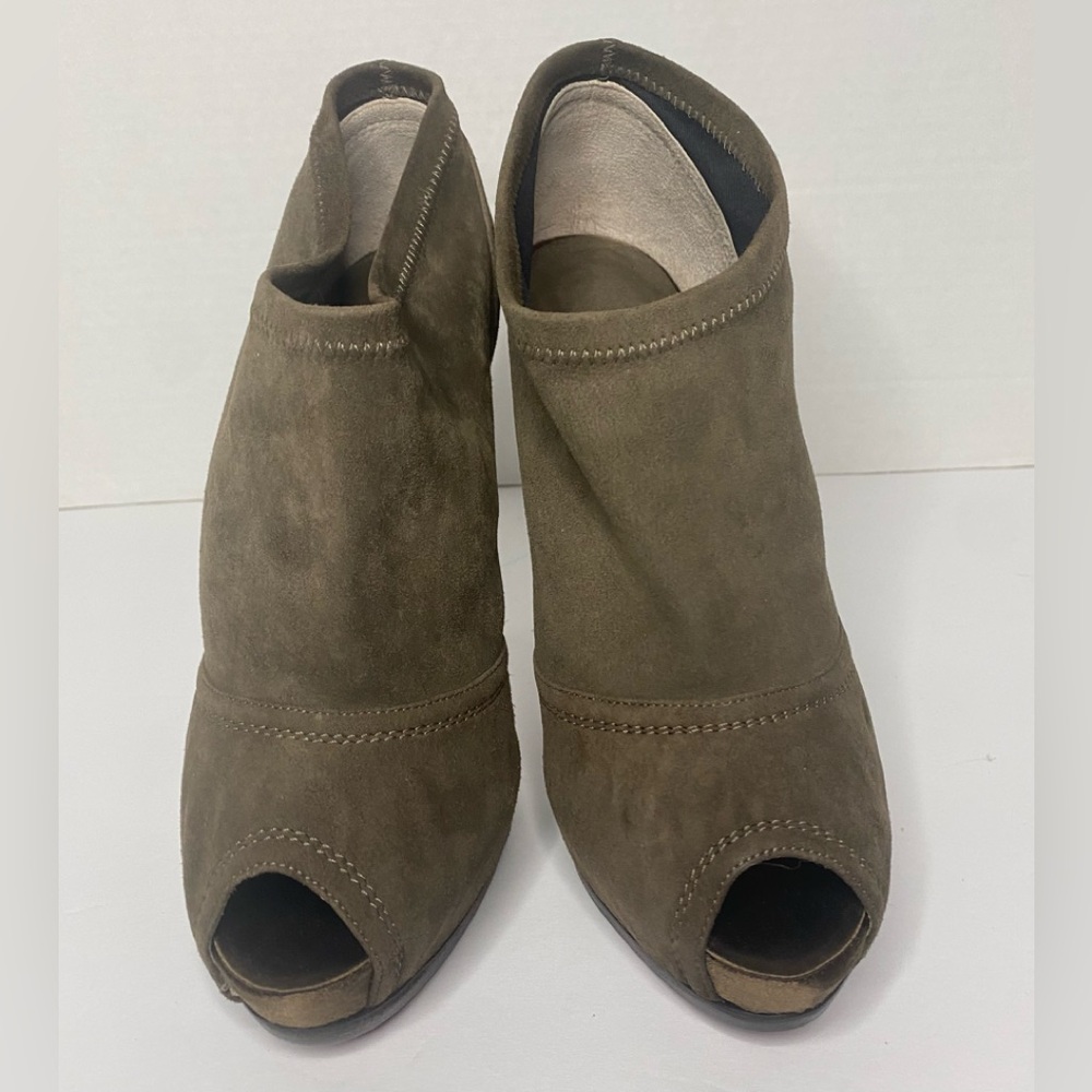 Baldan Italian stretch ankle boot in a dark taupe with a burgundy suede sole